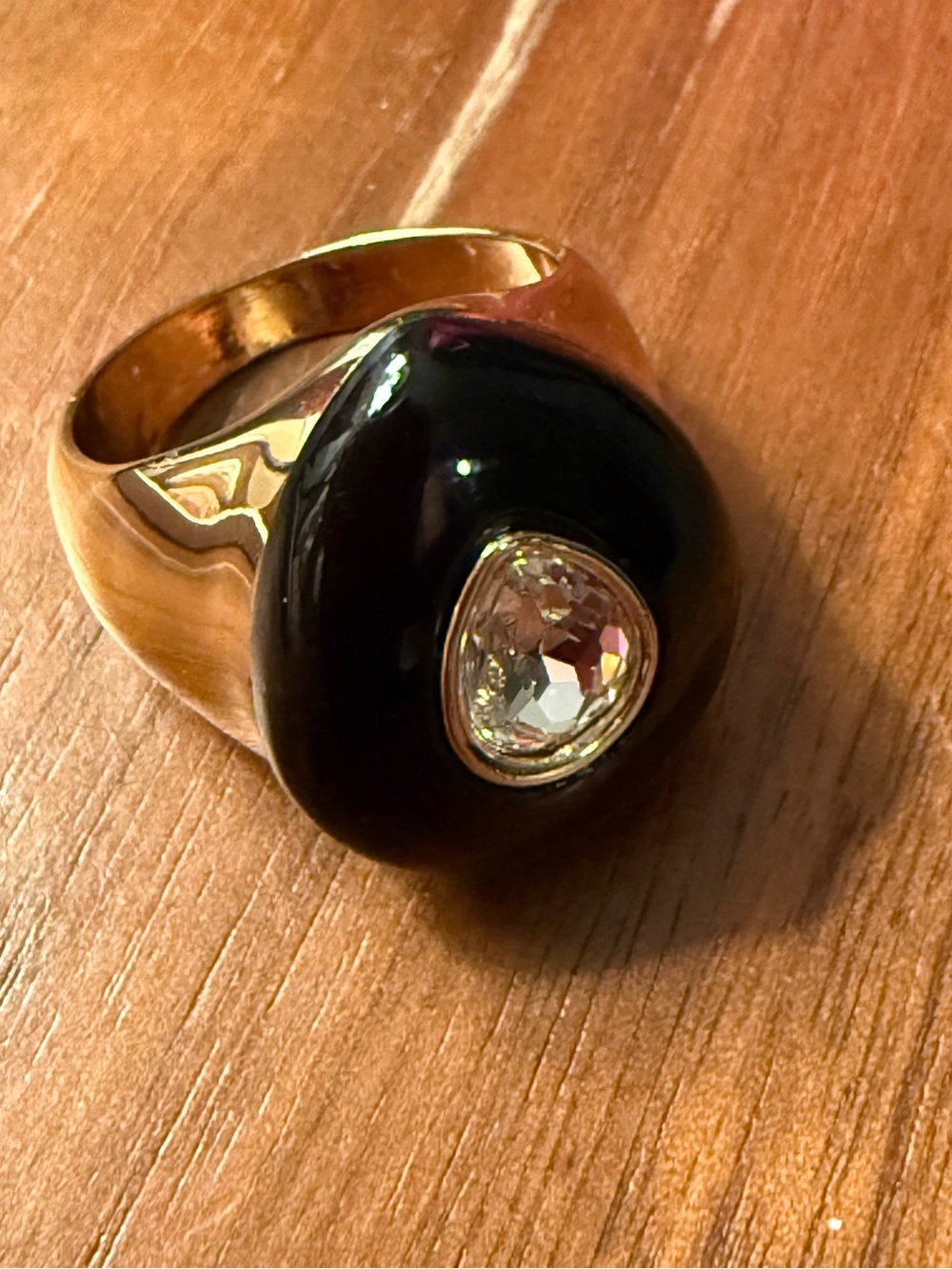 Pear shaped goldtone crystal and resin cocktail ring size 9